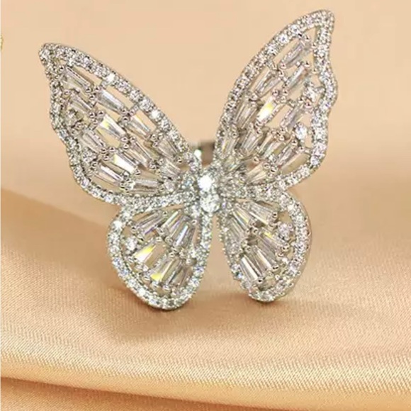 Silver butterfly 🦋 ring - Picture 3 of 3
